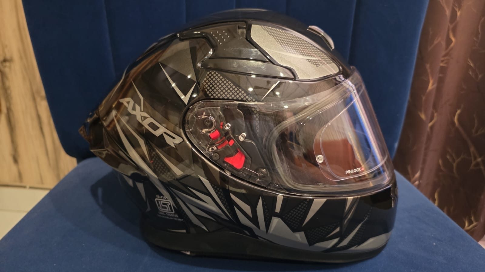 Axor Apex Hunter Helmet XL  - image 1
