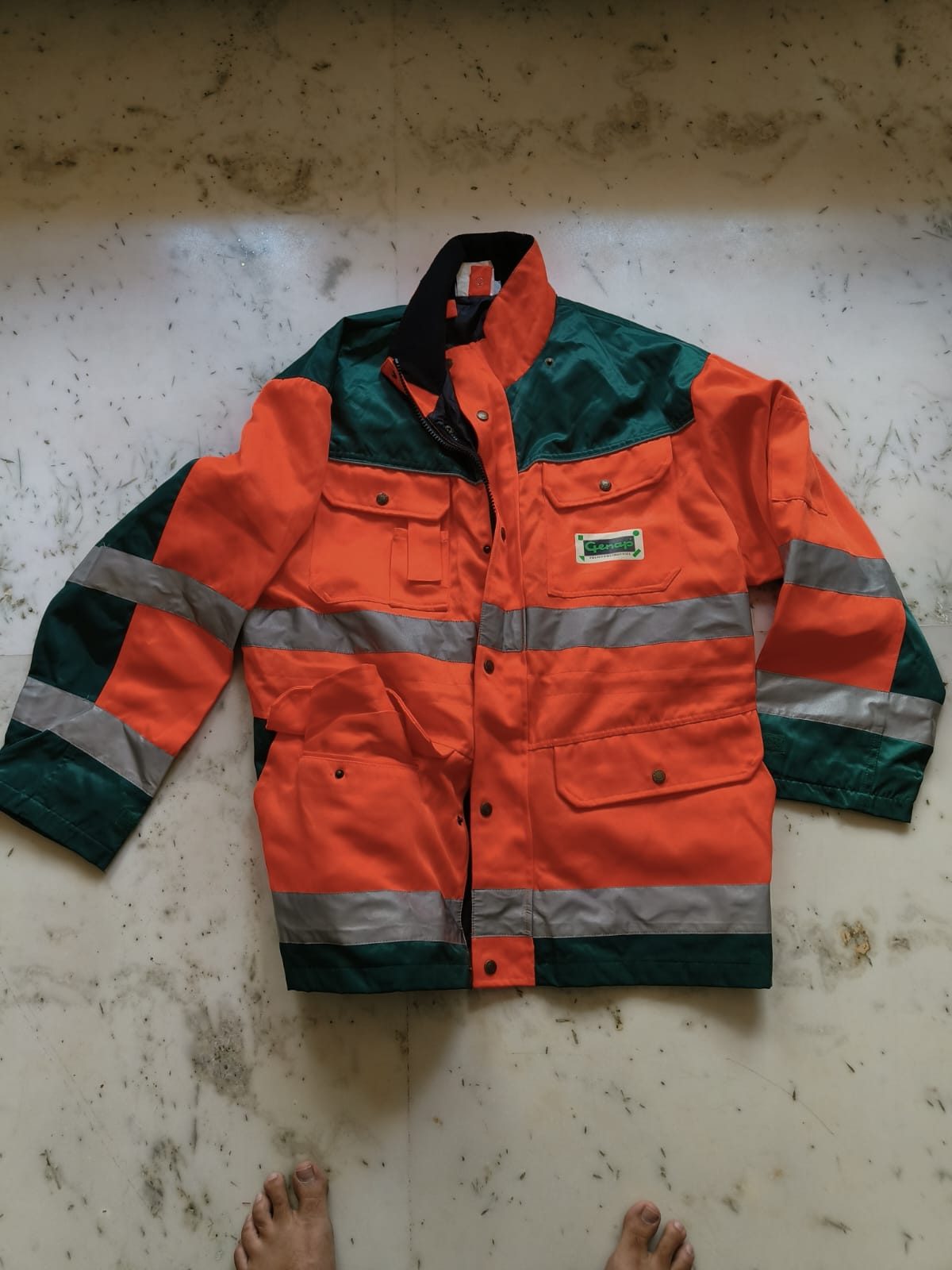 1 Waterproof jacket XL 3M / 1 Riding jacket XL / 1 Riding pants Venture 3
