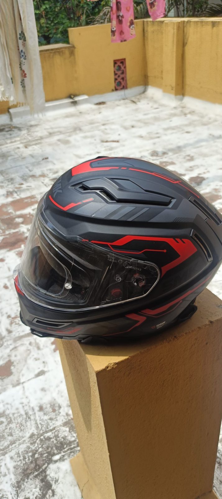 Selling my lightly used SMK helmet  - image 1
