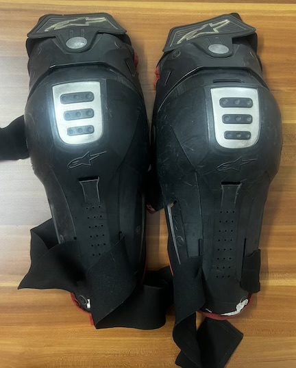 Alphinestars knee guard 2