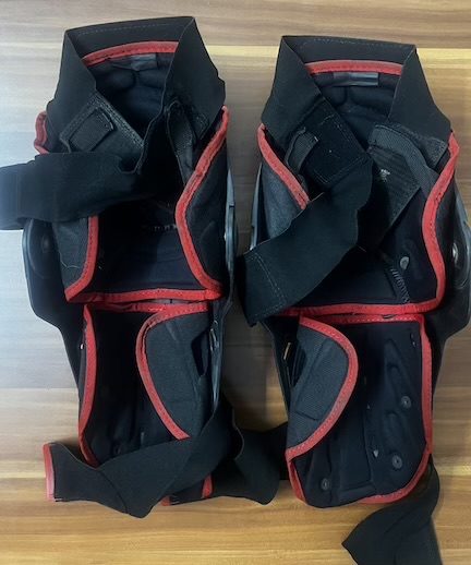 Alphinestars knee guard - image 1