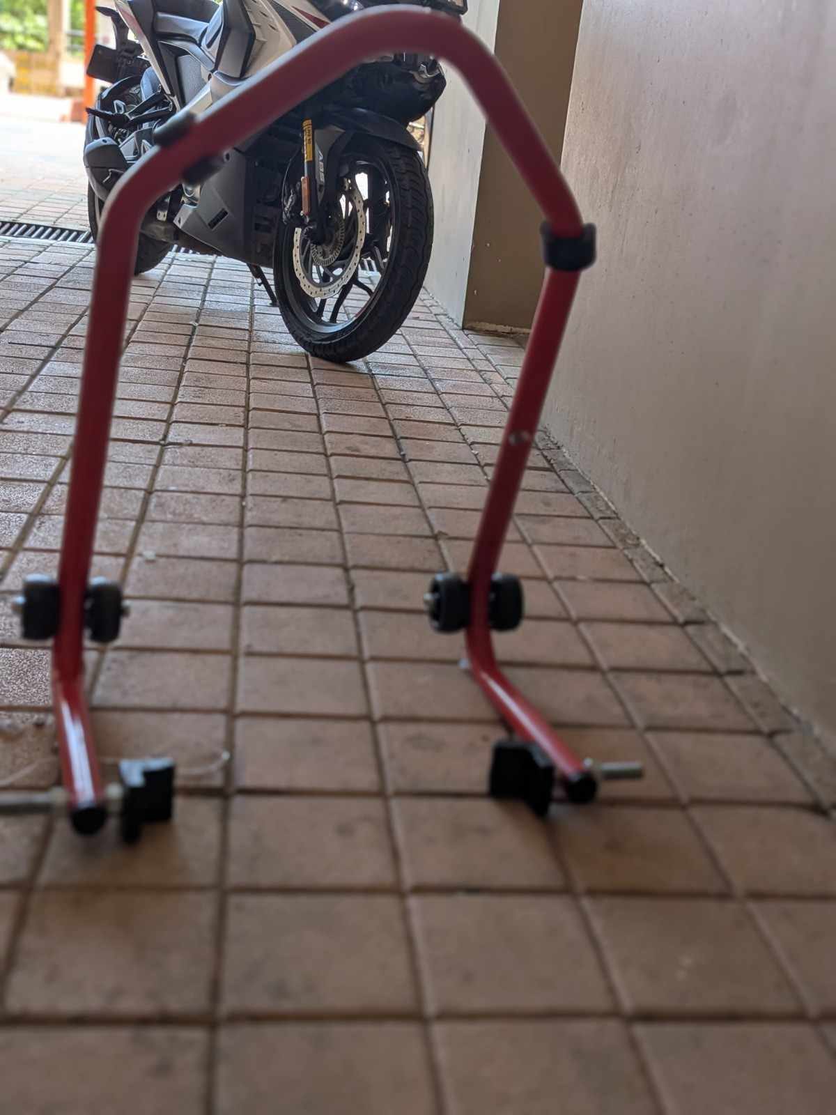 Moxzilla Paddock Stand 2