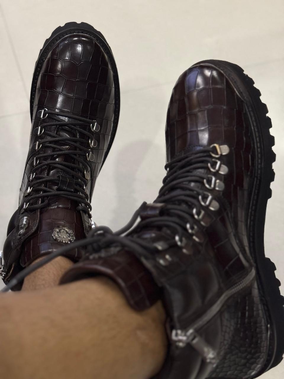 Voga now boots in pristine new condition  2